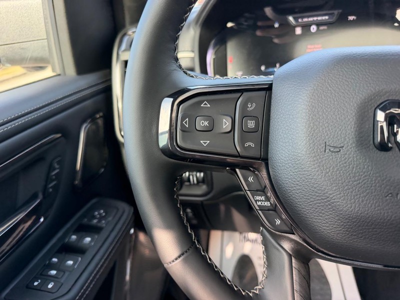 Ram 1500 Vehicle Full-screen Gallery Image 12