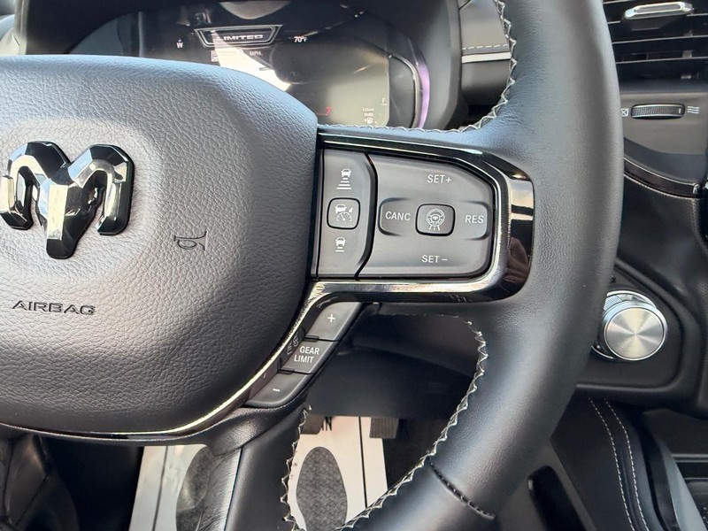 Ram 1500 Vehicle Full-screen Gallery Image 13