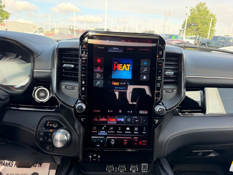 Ram 1500 Vehicle Full-screen Gallery Image 14