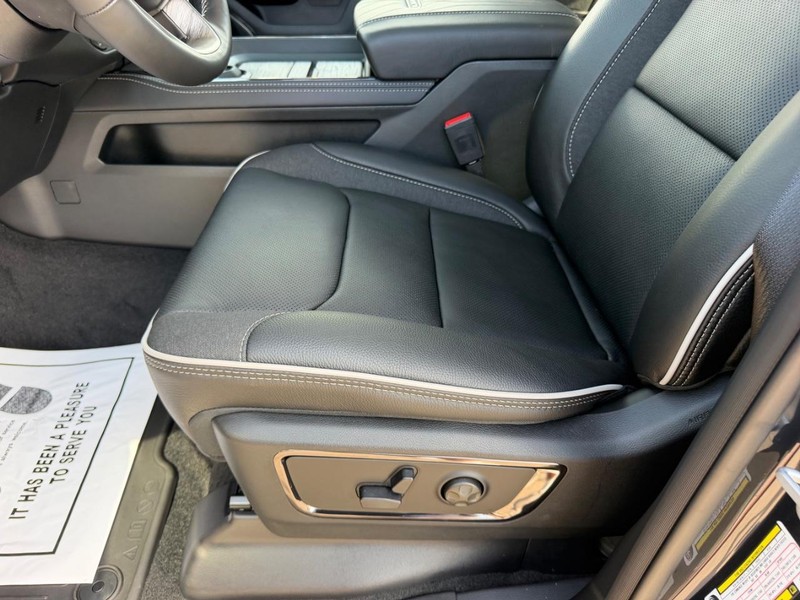 Ram 1500 Vehicle Full-screen Gallery Image 21