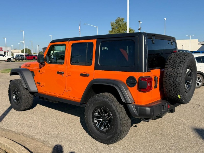Jeep Wrangler Vehicle Full-screen Gallery Image 3