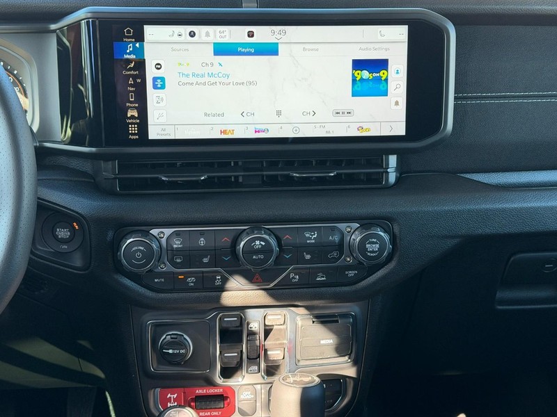 Jeep Wrangler Vehicle Full-screen Gallery Image 7