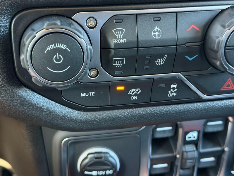Jeep Wrangler Vehicle Full-screen Gallery Image 13