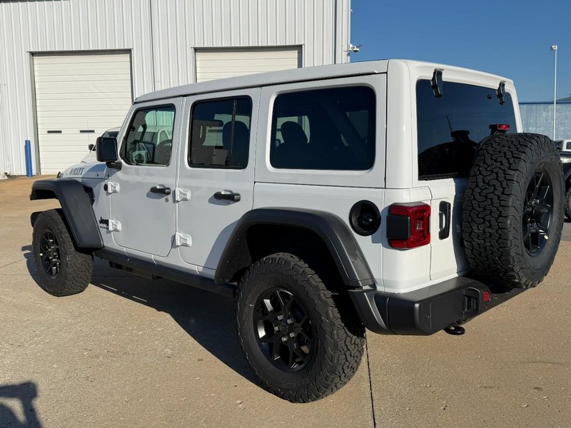 Jeep Wrangler Vehicle Full-screen Gallery Image 3