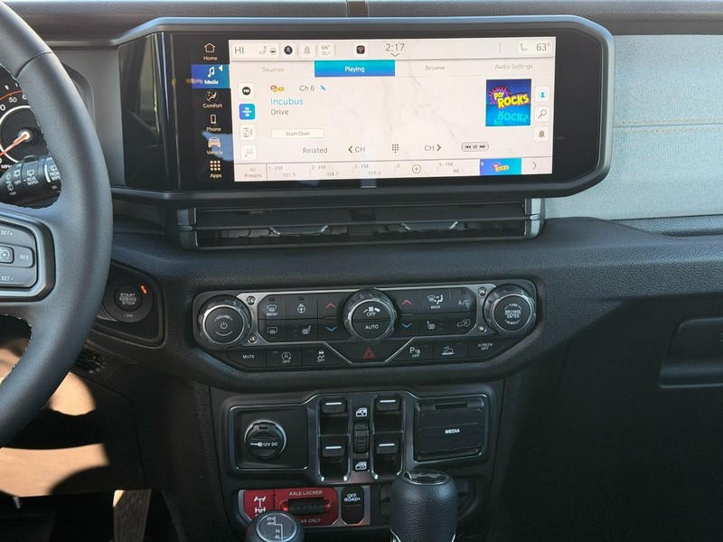 Jeep Wrangler Vehicle Full-screen Gallery Image 7