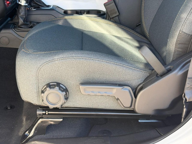Jeep Wrangler Vehicle Full-screen Gallery Image 10