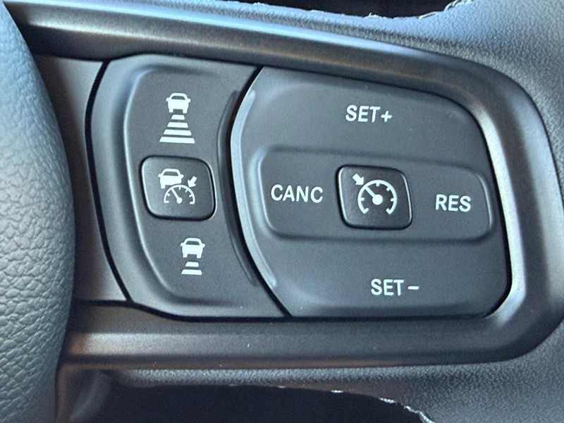 Jeep Wrangler Vehicle Full-screen Gallery Image 12