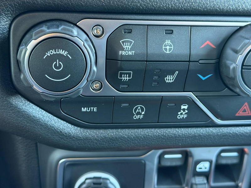 Jeep Wrangler Vehicle Full-screen Gallery Image 13