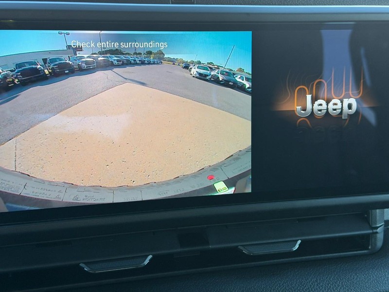 Jeep Wrangler Vehicle Full-screen Gallery Image 14