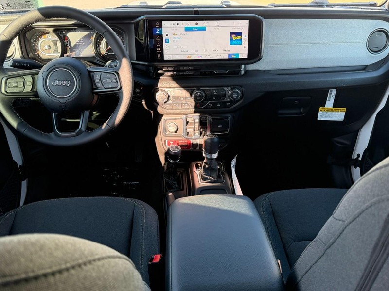 Jeep Wrangler Vehicle Full-screen Gallery Image 5