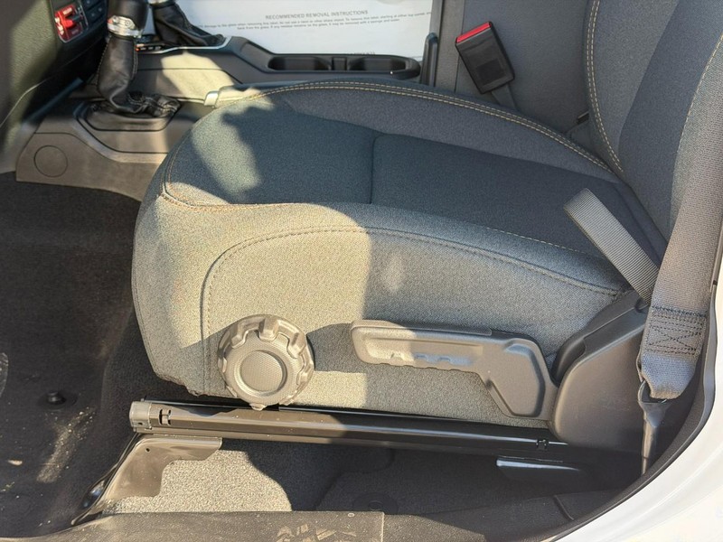 Jeep Wrangler Vehicle Full-screen Gallery Image 10