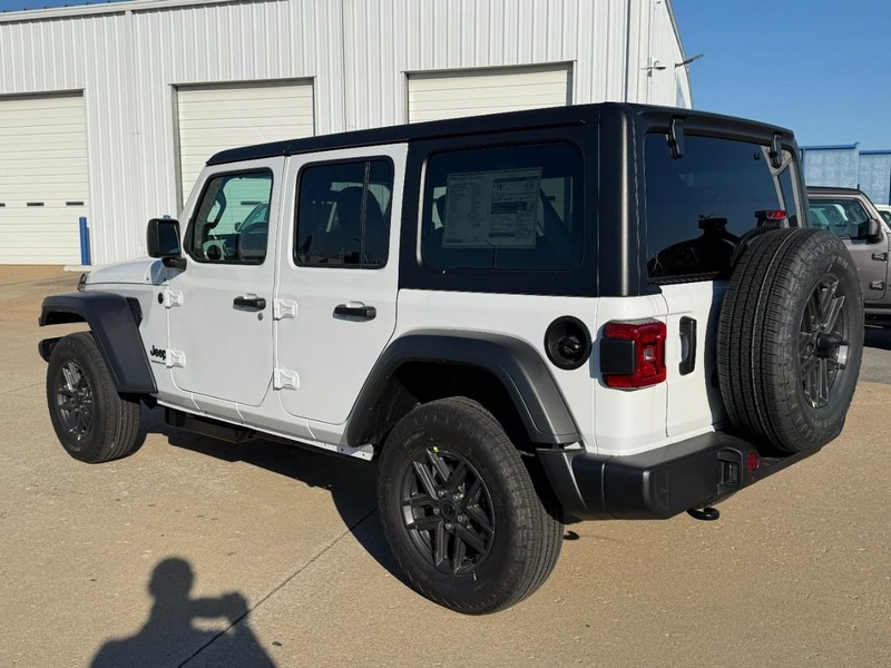 Jeep Wrangler Vehicle Full-screen Gallery Image 3
