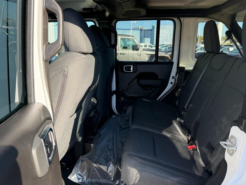 Jeep Wrangler Vehicle Full-screen Gallery Image 4