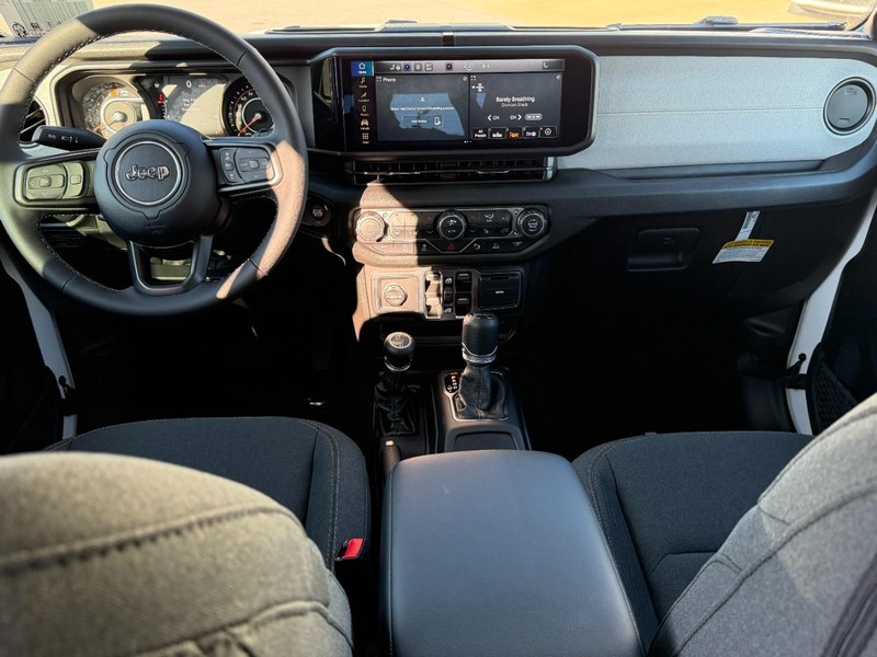 Jeep Wrangler Vehicle Full-screen Gallery Image 5