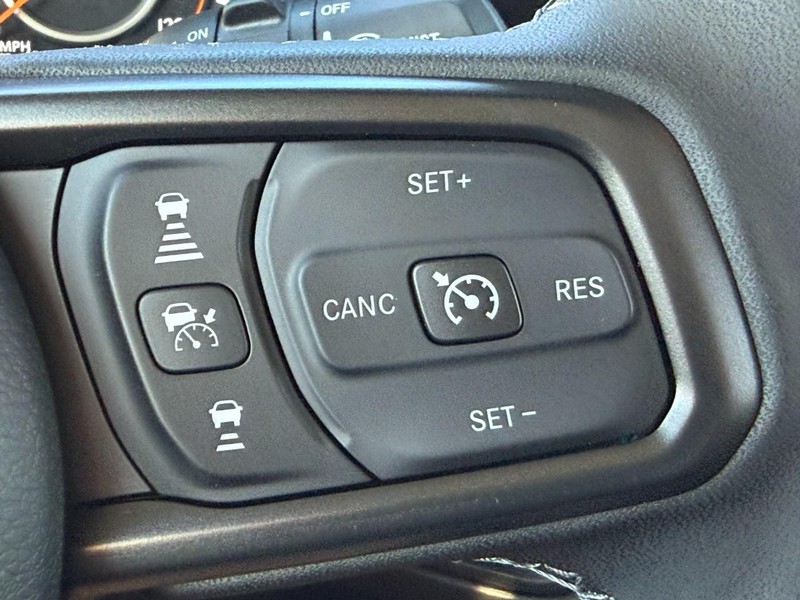 Jeep Wrangler Vehicle Full-screen Gallery Image 12