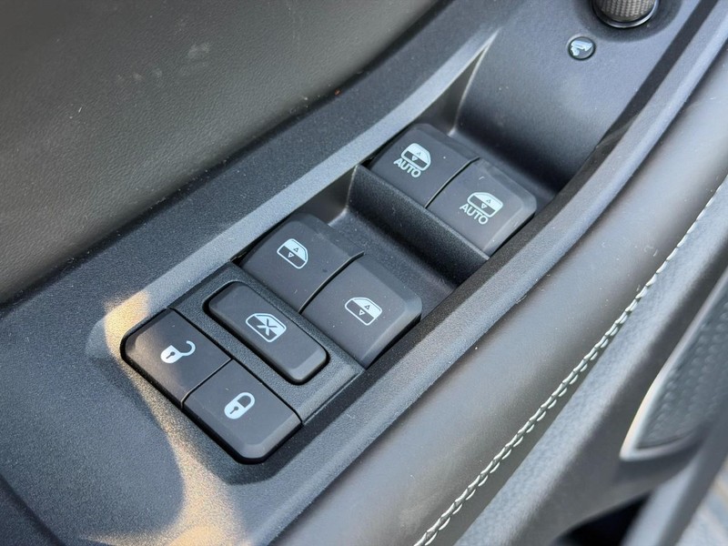 Jeep Grand Cherokee L Vehicle Full-screen Gallery Image 11
