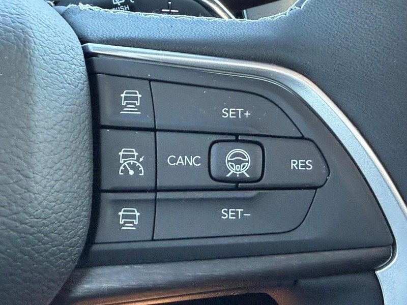 Jeep Grand Cherokee L Vehicle Full-screen Gallery Image 15