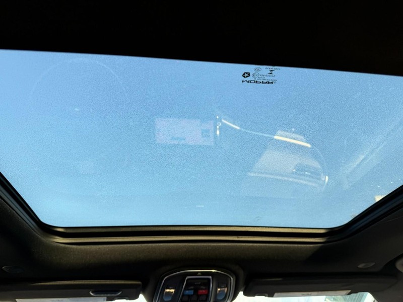 Jeep Grand Cherokee L Vehicle Full-screen Gallery Image 6