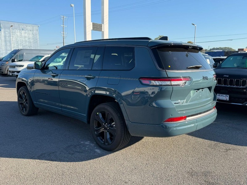 Jeep Grand Cherokee L Vehicle Full-screen Gallery Image 3