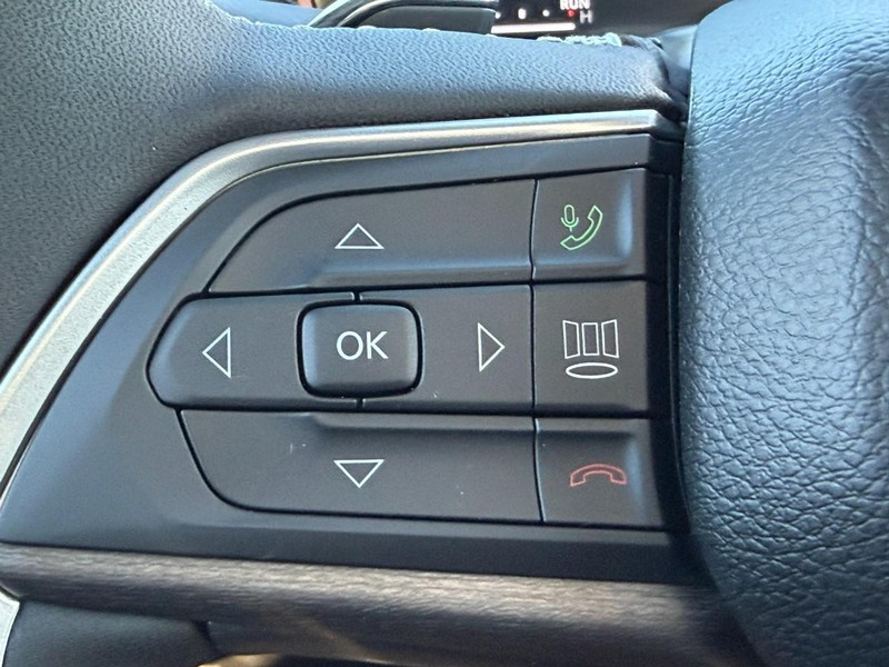 Jeep Grand Cherokee L Vehicle Full-screen Gallery Image 13
