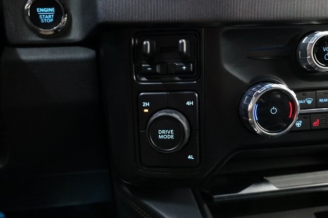 Ford F-450SD Thumbnail Image 217