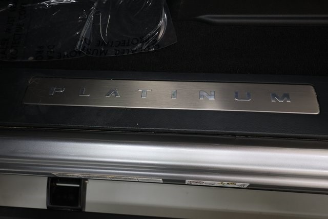 Ford F-450SD Thumbnail Image 190