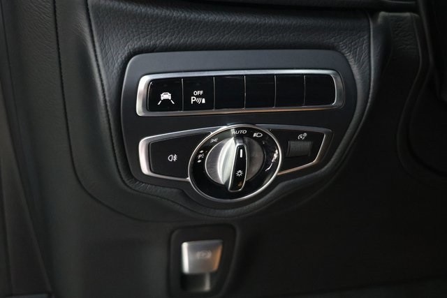 Mercedes-Benz G-Class Thumbnail Image 172