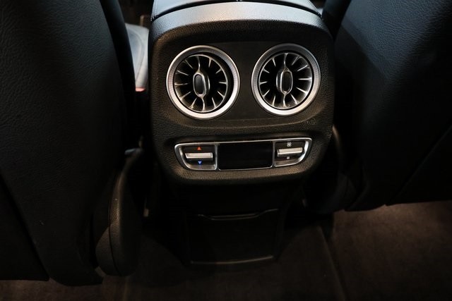 Mercedes-Benz G-Class Thumbnail Image 173