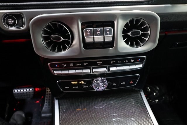 Mercedes-Benz G-Class Thumbnail Image 175
