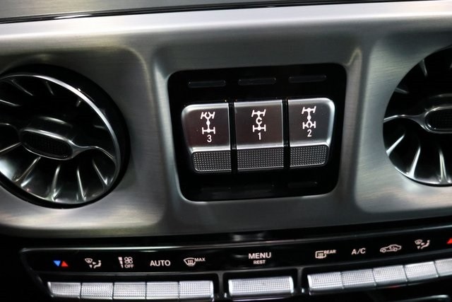 Mercedes-Benz G-Class Thumbnail Image 178