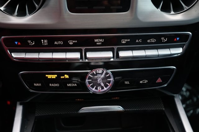 Mercedes-Benz G-Class Thumbnail Image 181