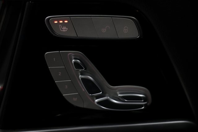 Mercedes-Benz G-Class Thumbnail Image 183