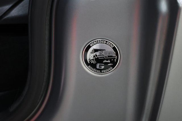 Mercedes-Benz G-Class Thumbnail Image 198