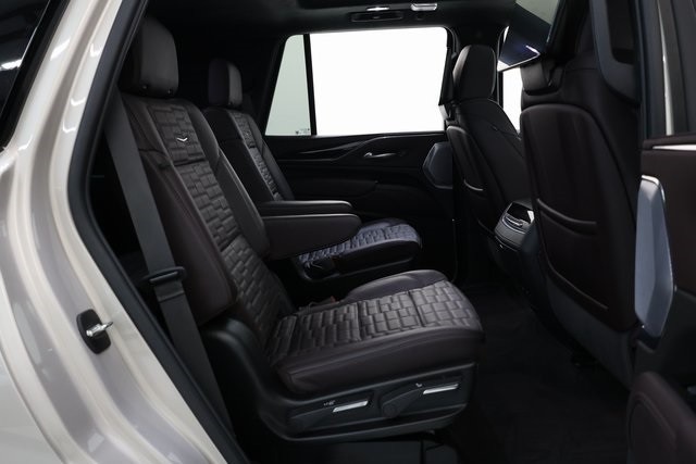 Cadillac Escalade Thumbnail Image 173