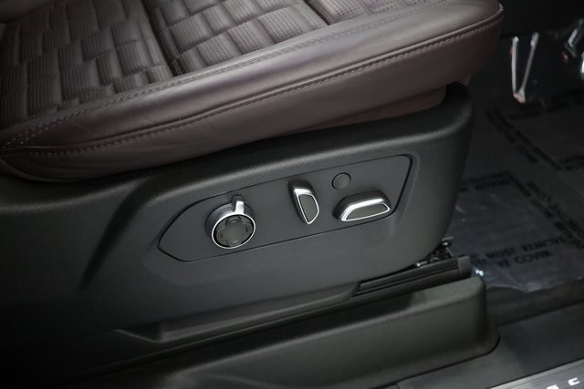 Cadillac Escalade Thumbnail Image 177