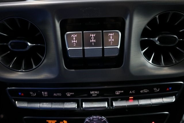 Mercedes-Benz G-Class Thumbnail Image 227