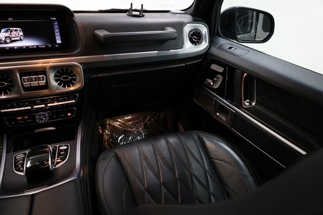 Mercedes-Benz G-Class Thumbnail Image 235