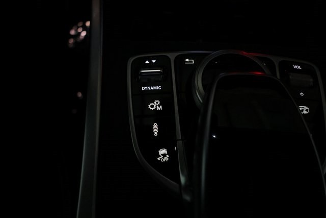 Mercedes-Benz G-Class Thumbnail Image 238