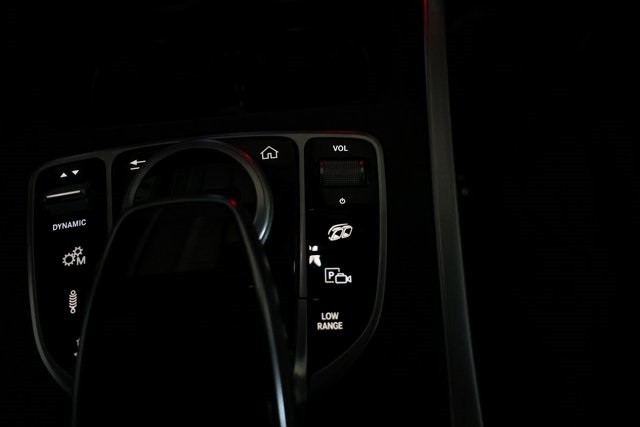 Mercedes-Benz G-Class Thumbnail Image 239