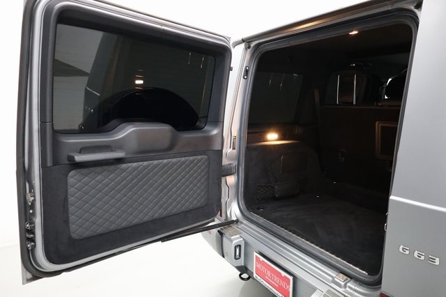 Mercedes-Benz G-Class Thumbnail Image 184