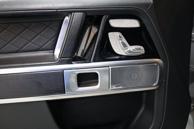 Mercedes-Benz G-Class Thumbnail Image 188