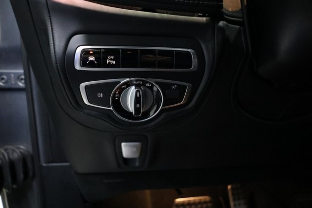 Mercedes-Benz G-Class Thumbnail Image 199