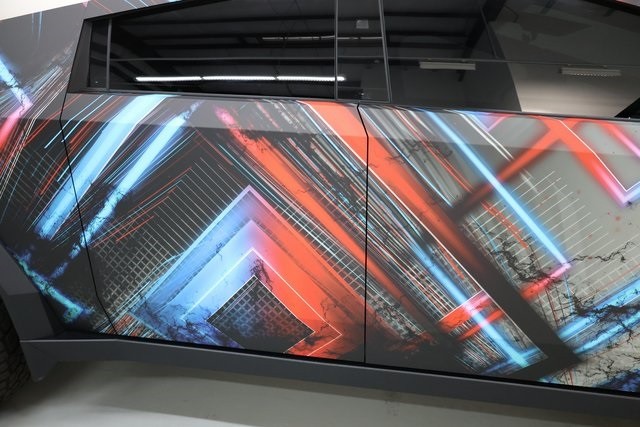 Tesla Cybertruck Thumbnail Image 178