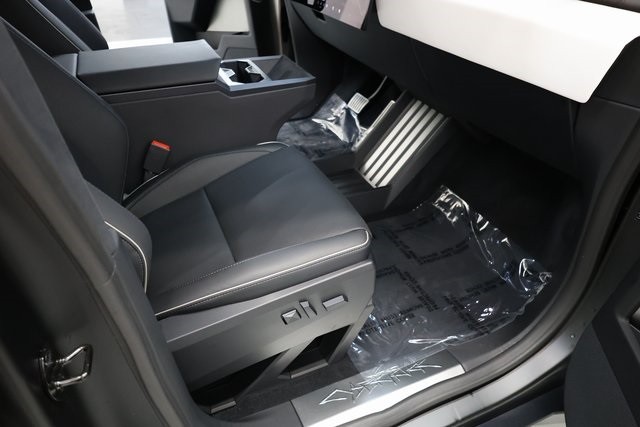Tesla Cybertruck Thumbnail Image 188
