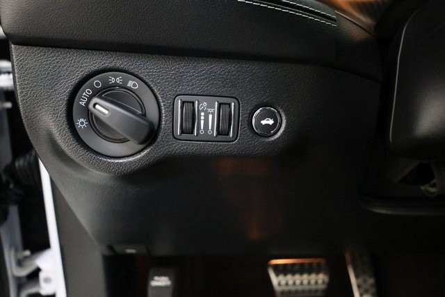 Dodge Challenger Thumbnail Image 197
