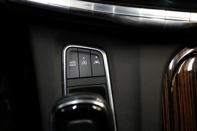 Cadillac Escalade Thumbnail Image 216