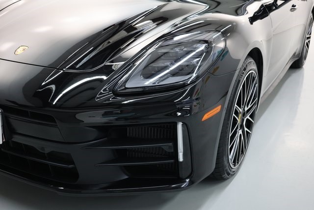 Porsche Panamera Thumbnail Image 151