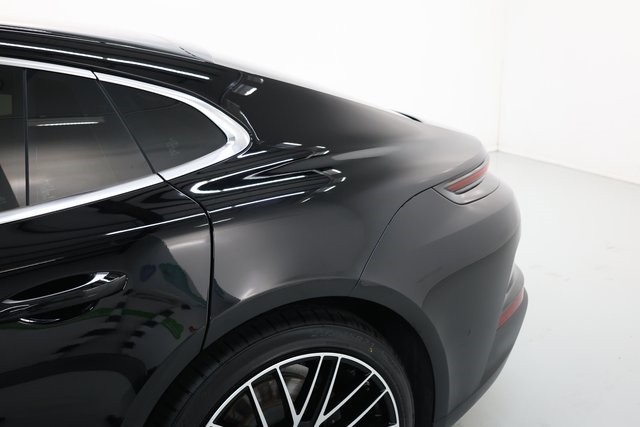 Porsche Panamera Thumbnail Image 159