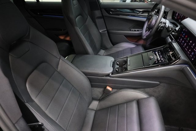 Porsche Panamera Thumbnail Image 173