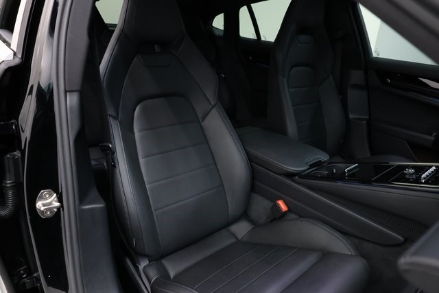Porsche Panamera Thumbnail Image 174